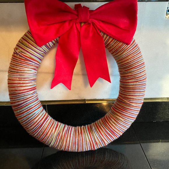 Christmas Yarn Wreath - Picture 5 of 11